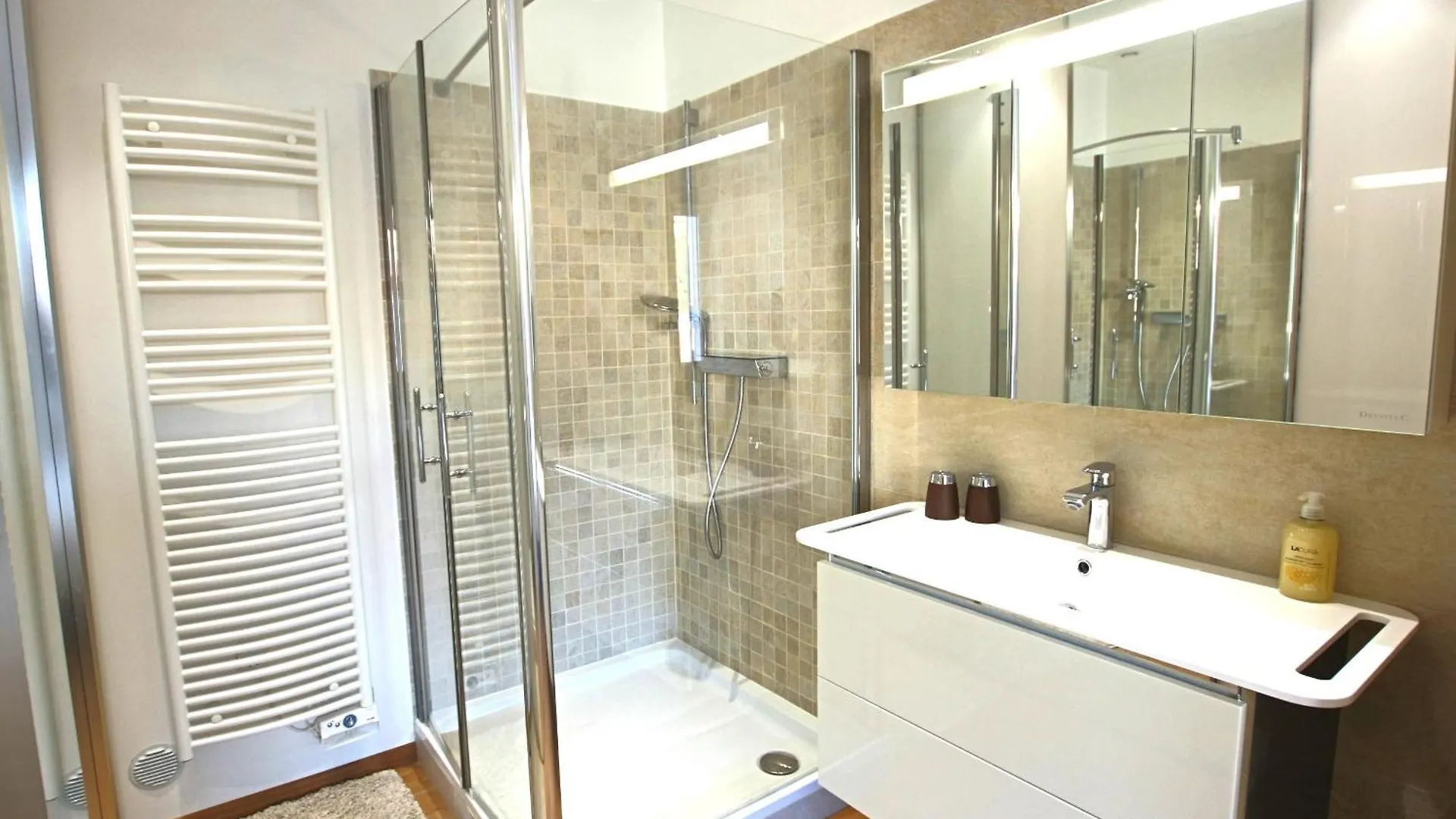 130 M3 Apartment With 3 En-Suite Bedrooms And Exceptional Sea View Cannes France