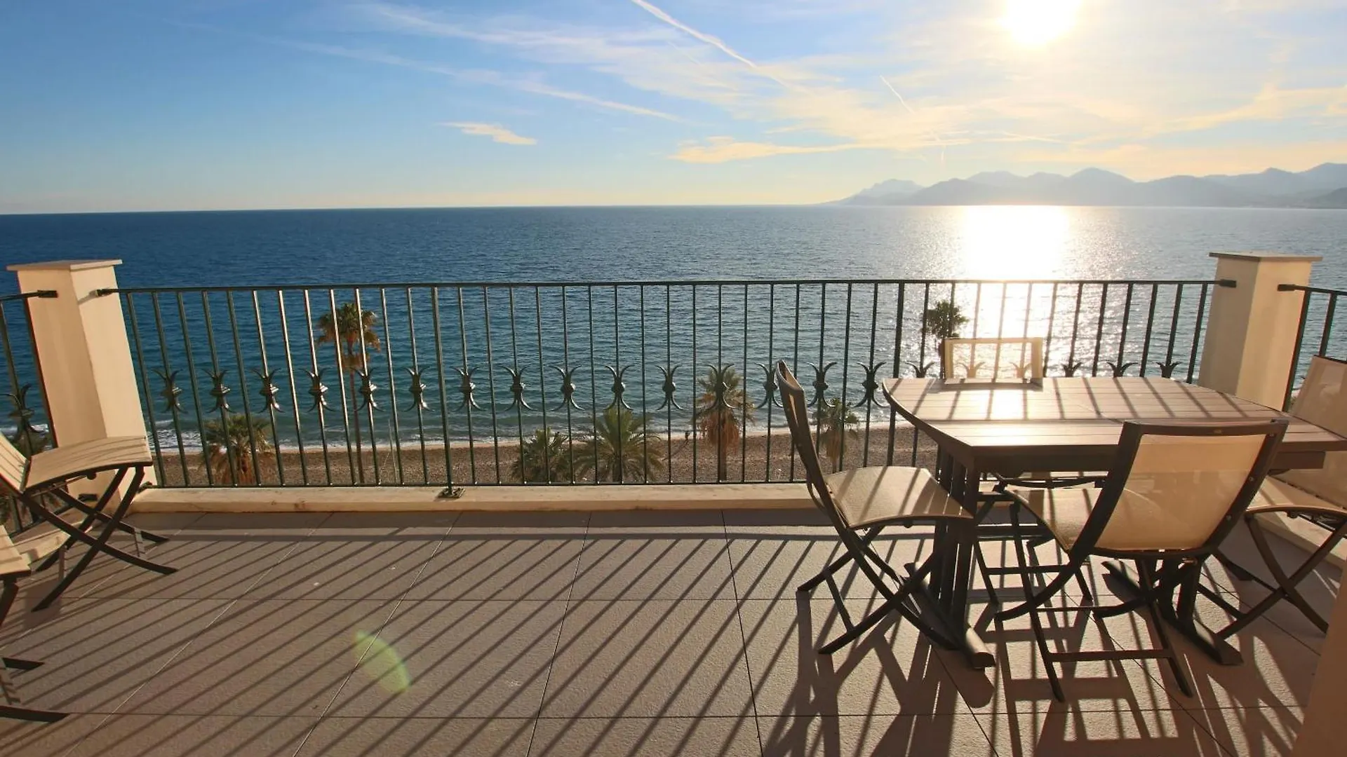 130 M3 Apartment With 3 En-Suite Bedrooms And Exceptional Sea View Cannes